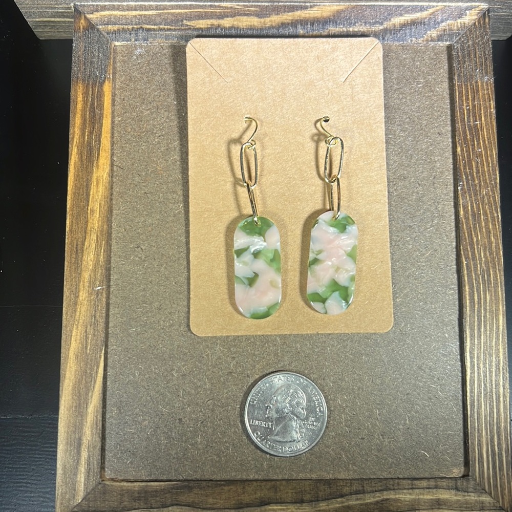 Acrylic green and cream tye dye style paperclip chain earrings